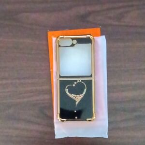 Gold and Black Samsung Galaxy Z Flip 5 Phone Case with Heart Design